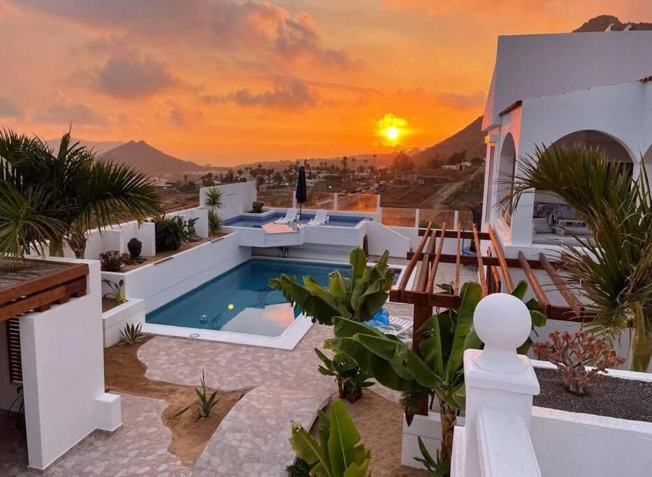 Gezellige Villa Met Prachtig Zicht En Zwembad Arona  Exterior photo