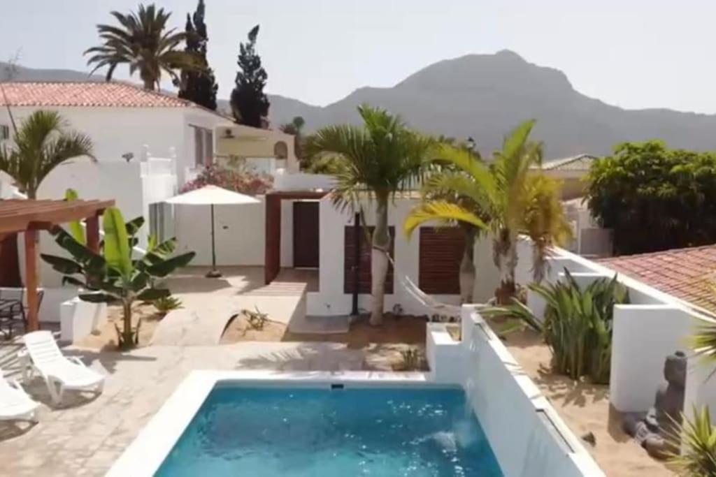 Gezellige Villa Met Prachtig Zicht En Zwembad Arona  Exterior photo